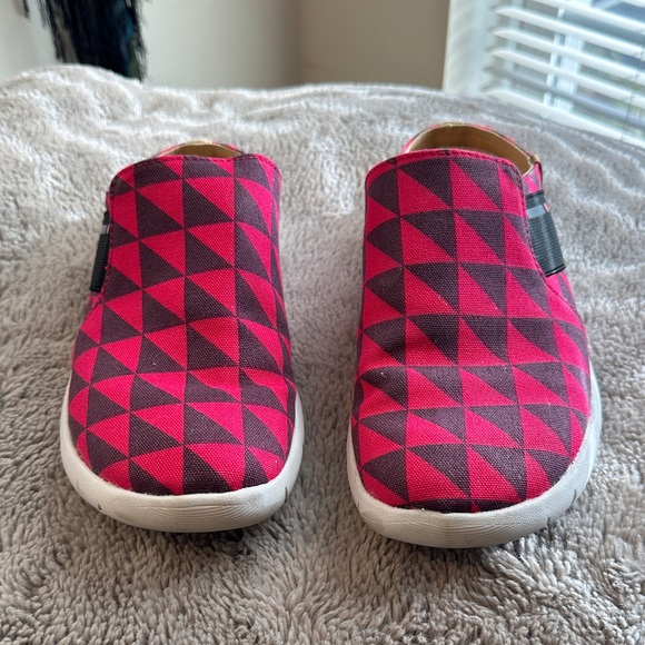 UIN Red and Black Patterned Mules - Picture 3 of 4